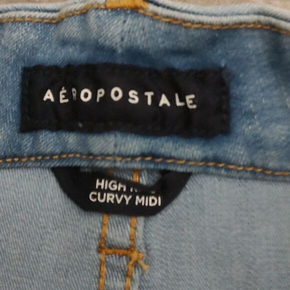 Aeropostale High Rise Curvy Midi Distressed Jean shorts Sz 8 NWT - Picture 6 of 9
